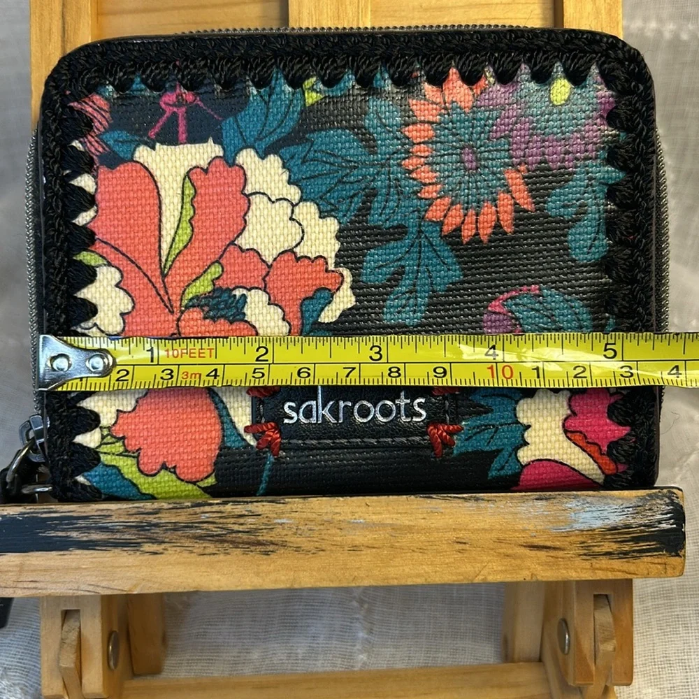 NWOT Sakroot zip around amazing wallet, never used